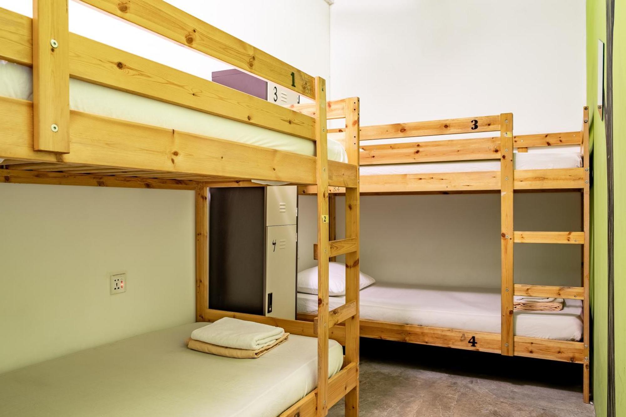 Pods The Backpackers Home & Cafe, Куала Лумпур Екстериор снимка