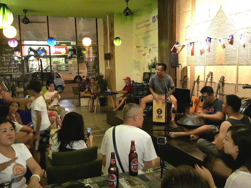 Pods The Backpackers Home & Cafe, Куала Лумпур Екстериор снимка