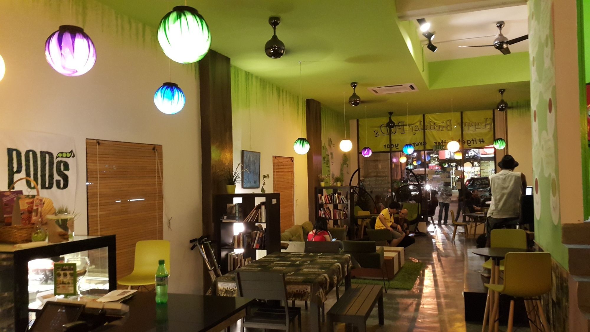 Pods The Backpackers Home & Cafe, Куала Лумпур Екстериор снимка