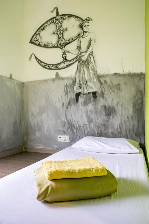 Pods The Backpackers Home & Cafe, Куала Лумпур Екстериор снимка