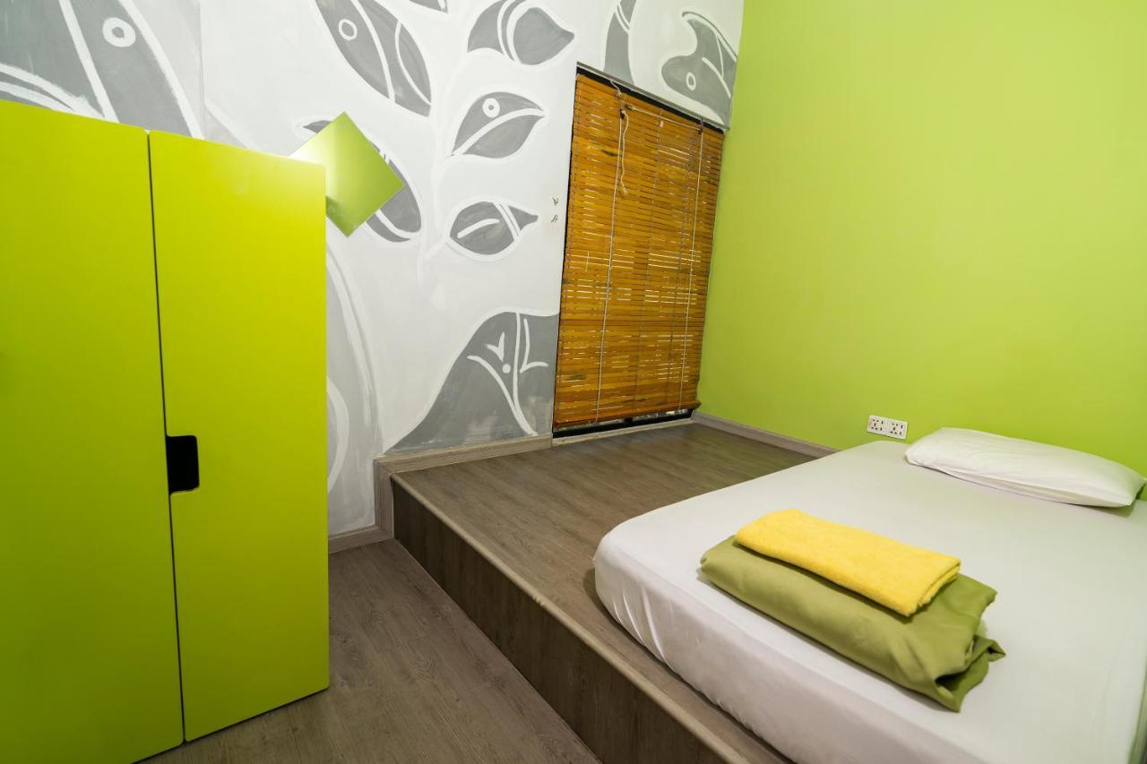 Pods The Backpackers Home & Cafe, Куала Лумпур Екстериор снимка