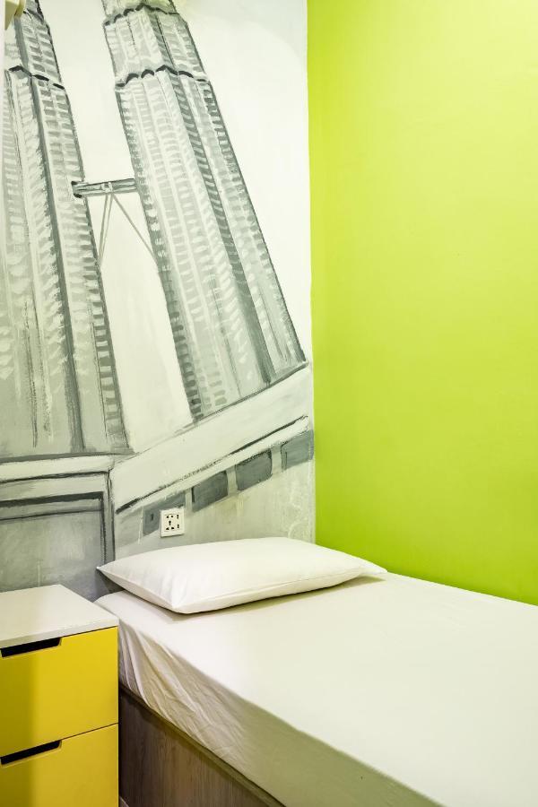 Pods The Backpackers Home & Cafe, Куала Лумпур Екстериор снимка